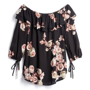 Jella C cold shoulder top